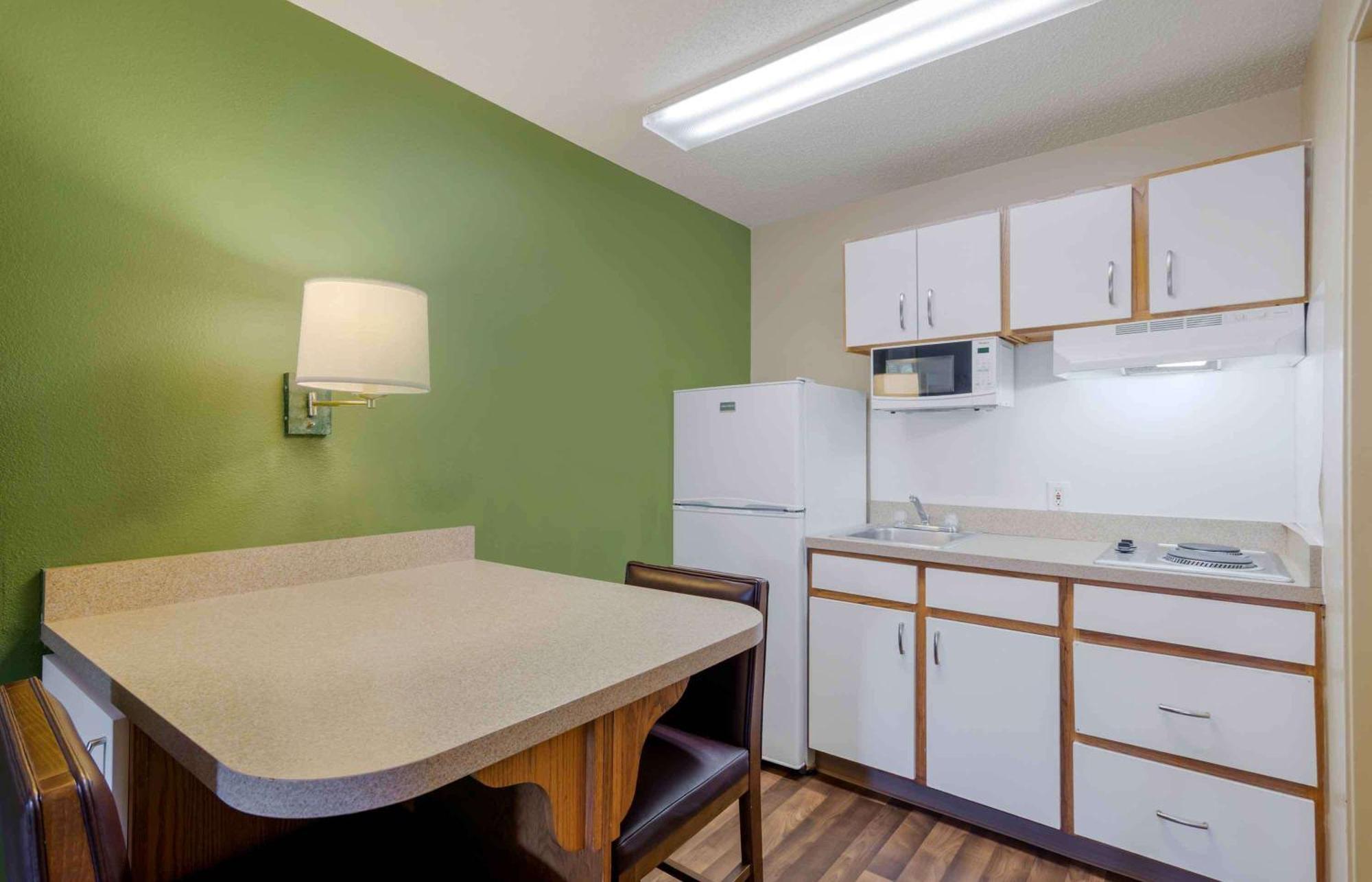 Extended Stay America Select Suites - Atlanta - Cumberland Mall Смирна Екстериор снимка