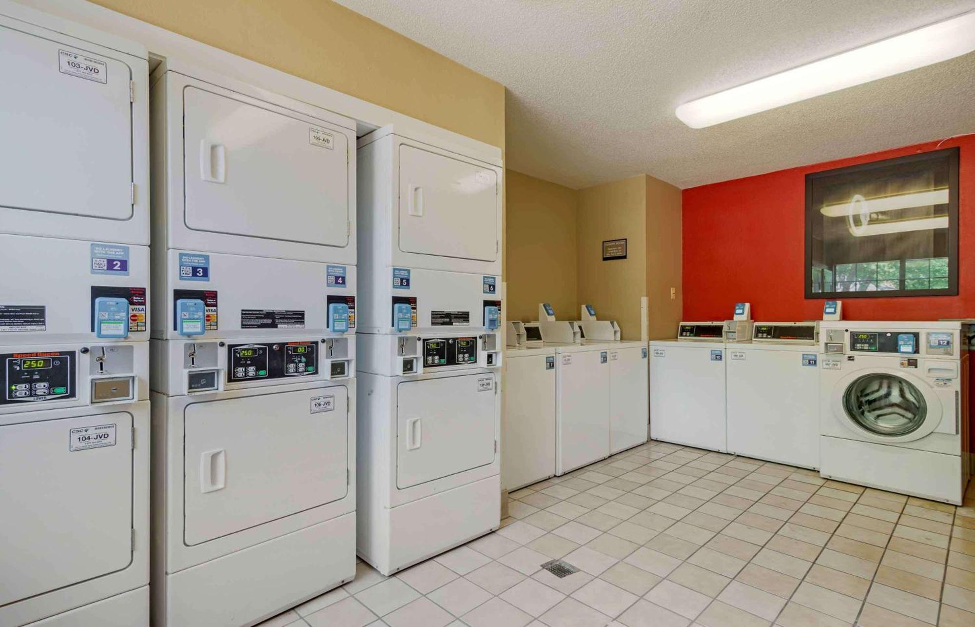 Extended Stay America Select Suites - Atlanta - Cumberland Mall Смирна Екстериор снимка