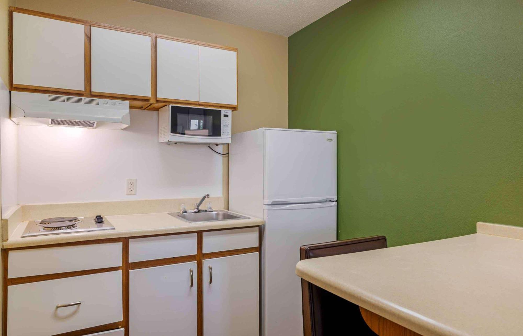 Extended Stay America Select Suites - Atlanta - Cumberland Mall Смирна Екстериор снимка