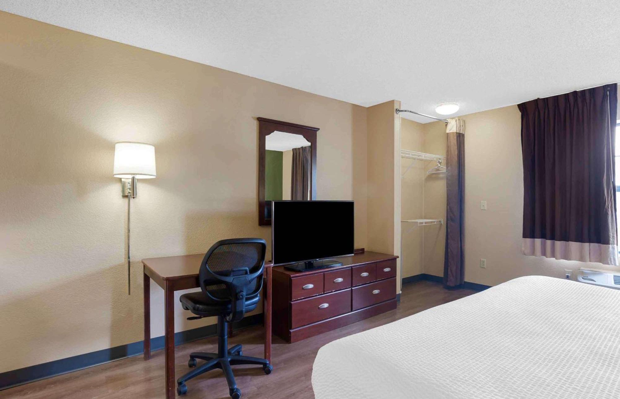 Extended Stay America Select Suites - Atlanta - Cumberland Mall Смирна Екстериор снимка