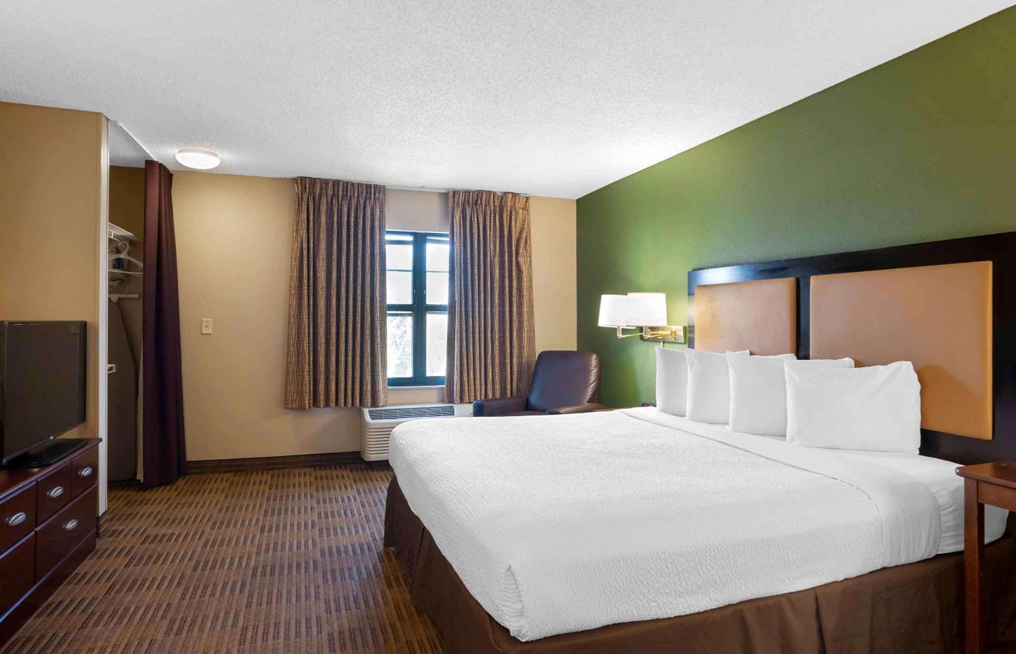 Extended Stay America Select Suites - Atlanta - Cumberland Mall Смирна Екстериор снимка