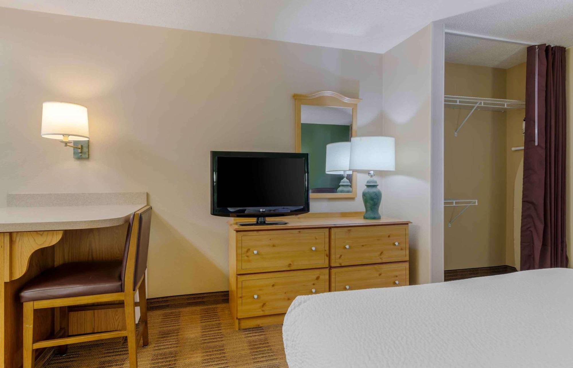 Extended Stay America Select Suites - Atlanta - Cumberland Mall Смирна Екстериор снимка
