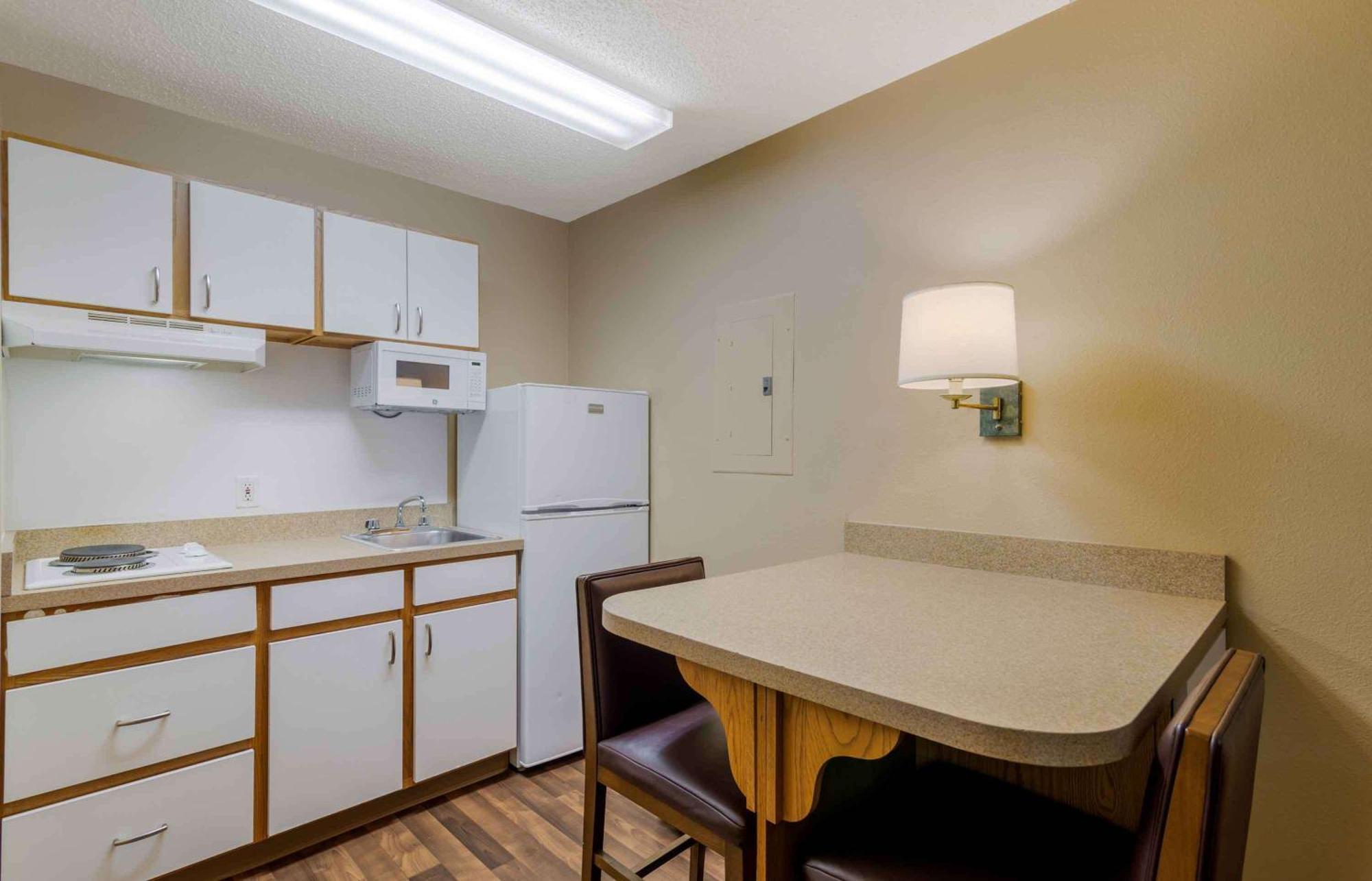 Extended Stay America Select Suites - Atlanta - Cumberland Mall Смирна Екстериор снимка