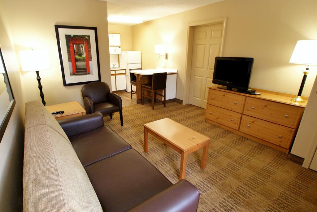 Extended Stay America Select Suites - Atlanta - Cumberland Mall Смирна Екстериор снимка